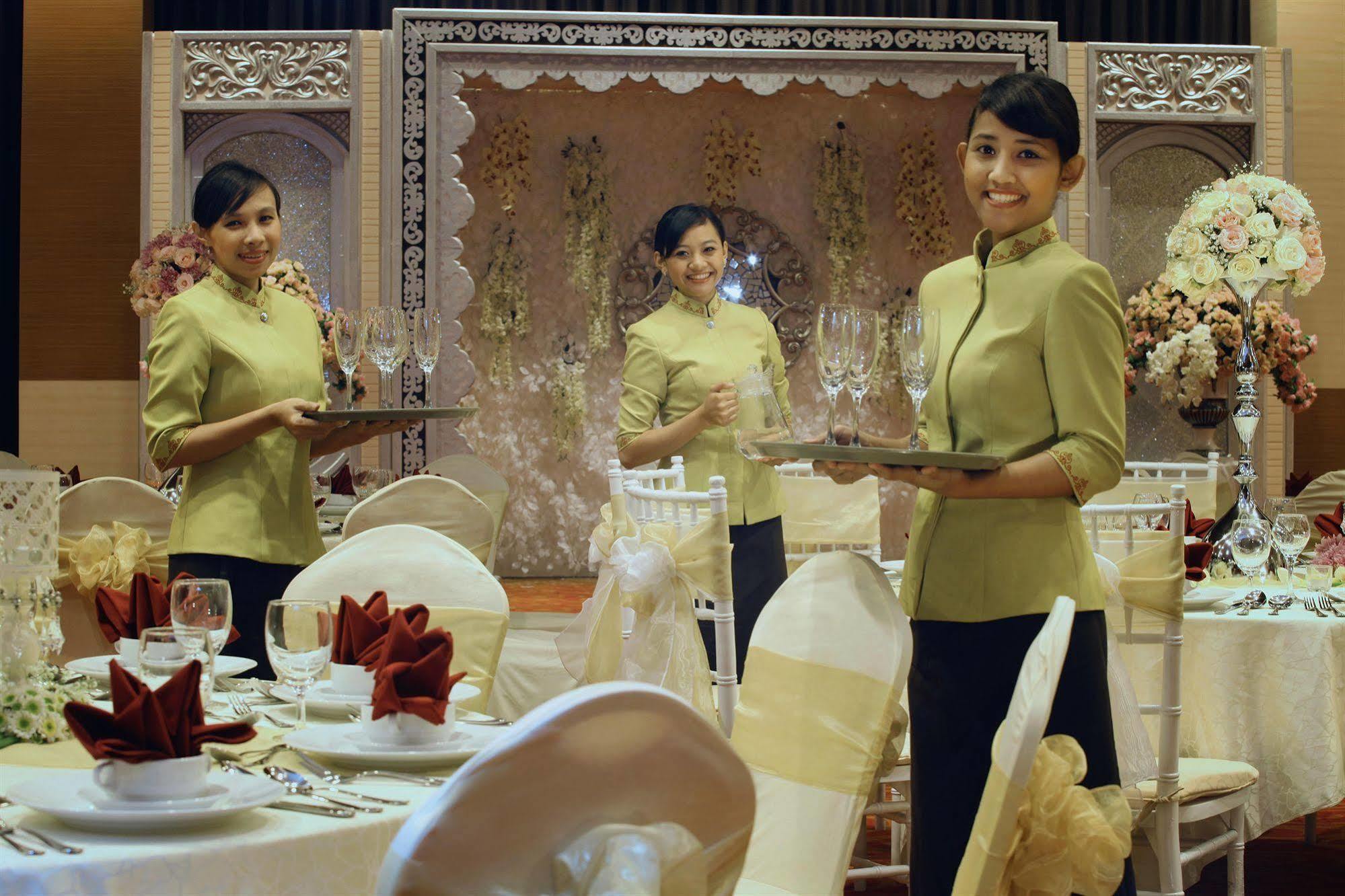 Atria Hotel Malang Ngoại thất bức ảnh